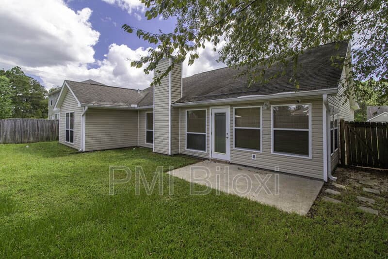 Gulfport House: 18026 Cypress Pointe Drive