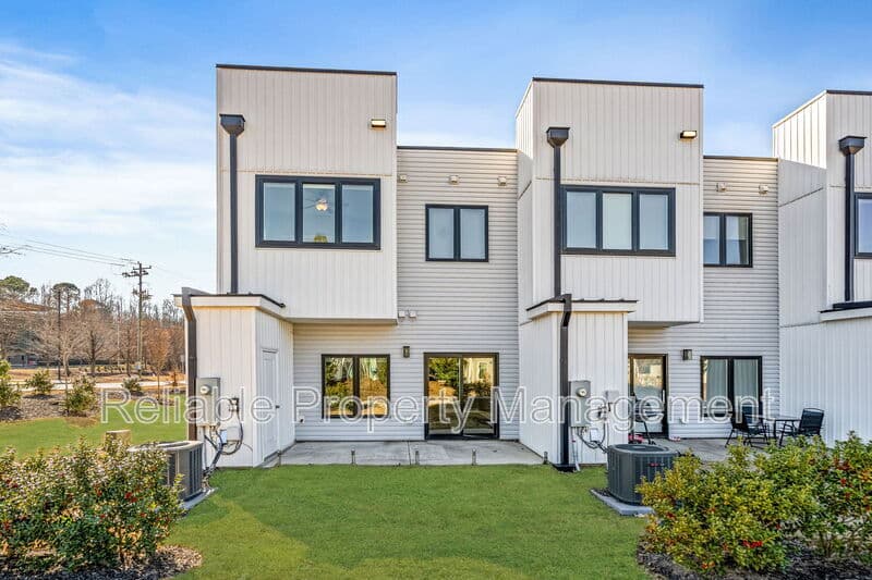 Clayton Townhome: 4 S Laird Drive