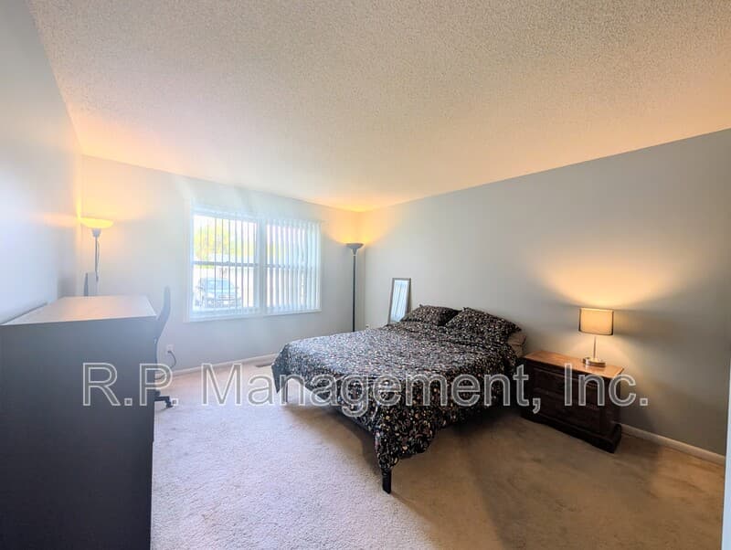 Woodbury Condo: 6317 Alderwood Bay