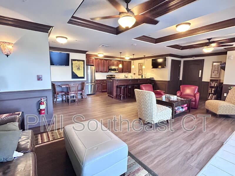 New London Condo: 461 Bank Street