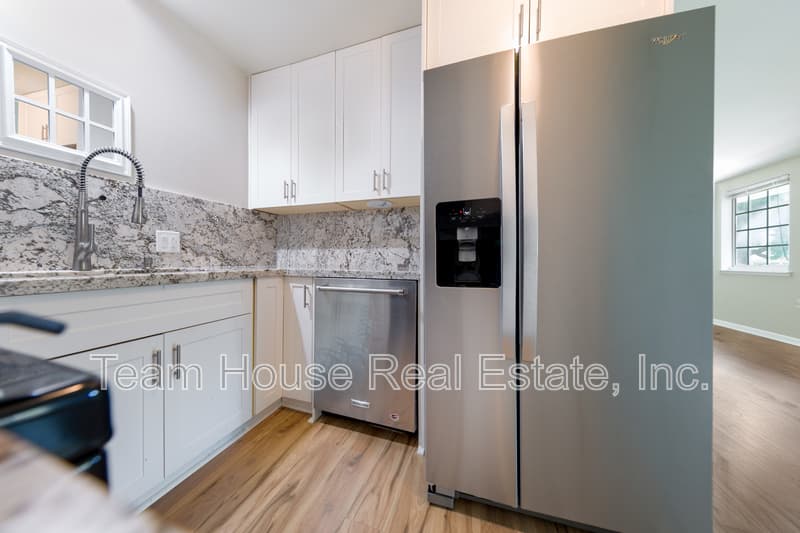 Newhall Condo: 19139 Avenue of the Oaks