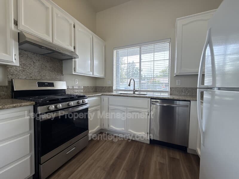 Roseville House: 403 Munden Ct