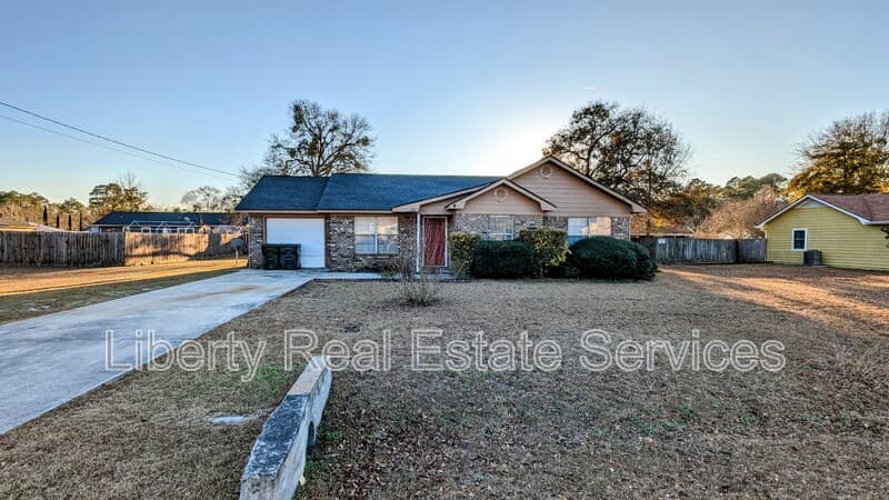 Hinesville House: 122 Crosby Dr