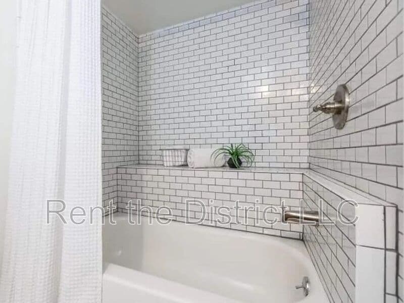 Washington Townhome: 37 Rhode Island Avenue NW