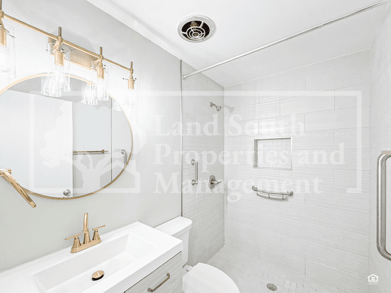 Lakeland House: 3519 Colleen Drive