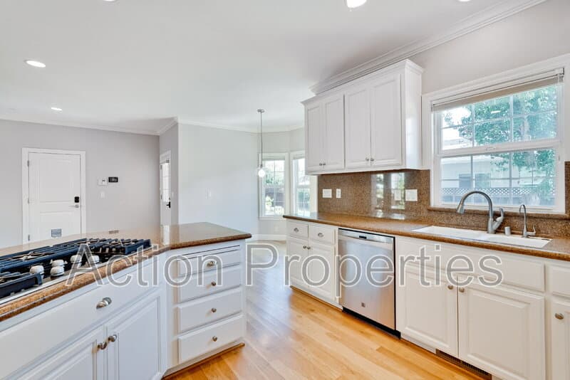 San Jose House: 1182 Curtiss Avenue