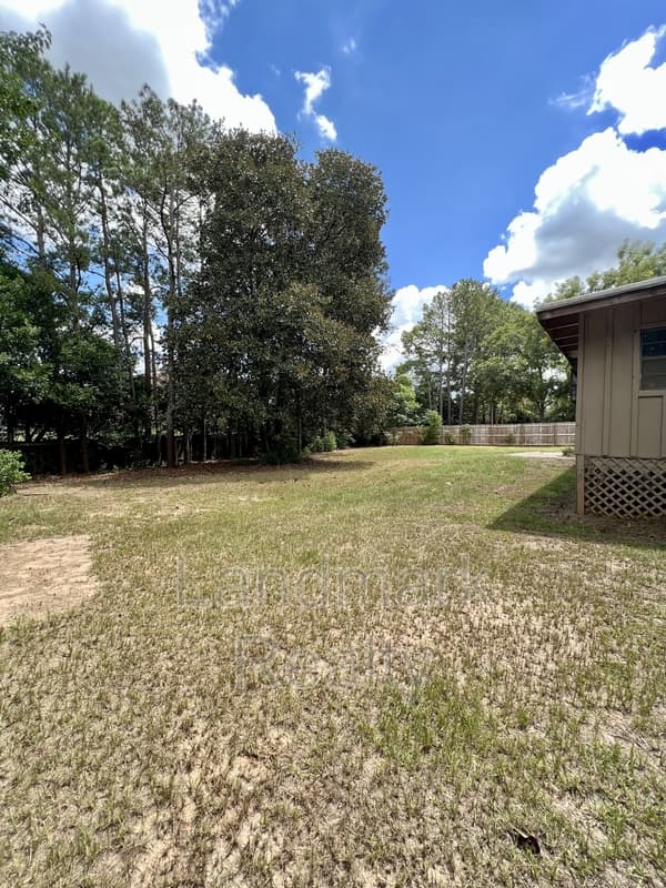 Warner Robins House: 116 Lake Front Drive