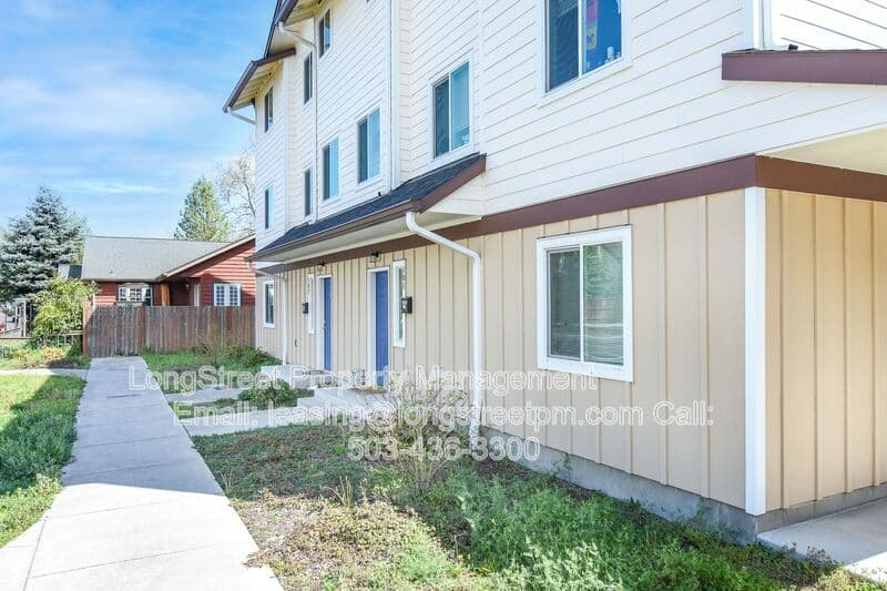 Corvallis Townhome: 1960 NW Taylor Ave