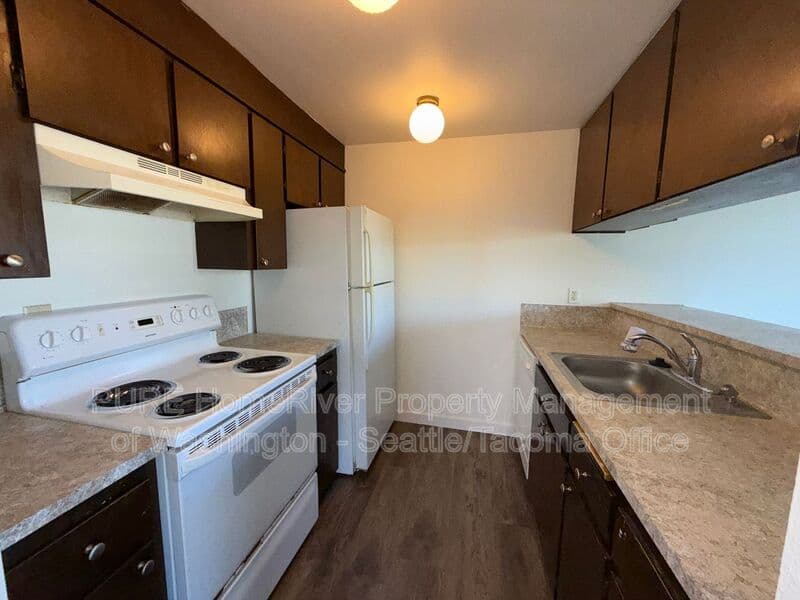 Burien Apartment: 417 SW 155th St