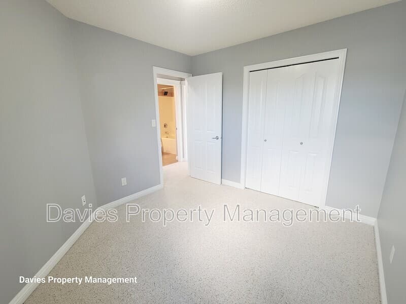 Edmonton House: 1020 118A Street SW