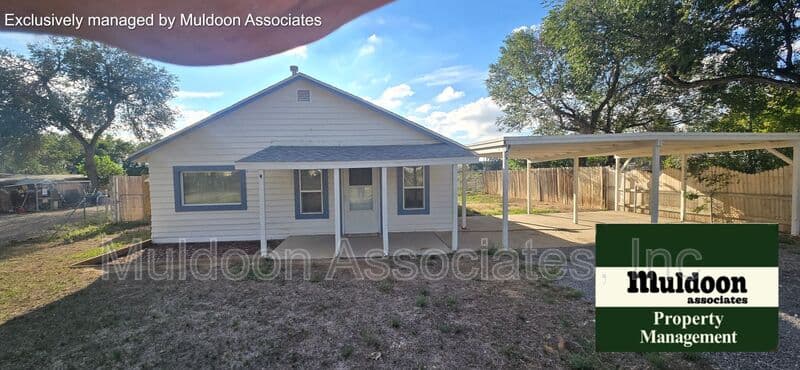 Pueblo House: 2615 Lambert Ave
