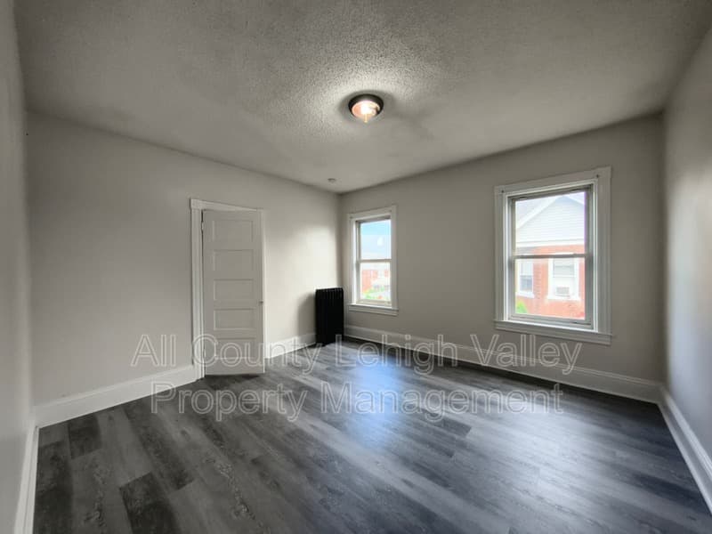 Easton House: 634 Seitz St