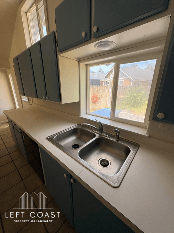 Lincoln City House: 6239 Southwest Jetty Avenue