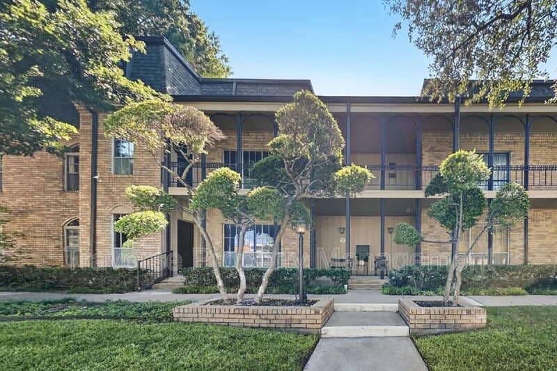 Fort Worth Condo: 4312 Bellaire Dr S
