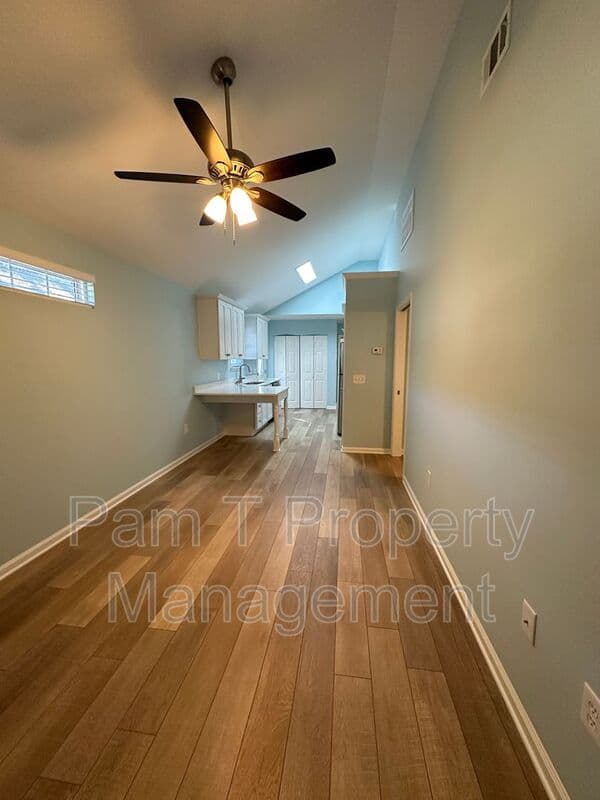 Savannah House: 2311 Tennessee Ave
