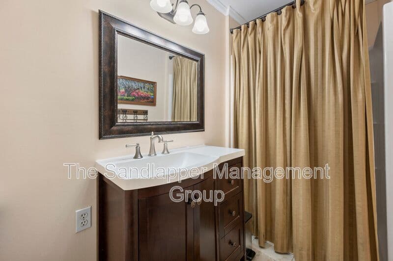 Charleston House: 1652 Boone Hall Drive