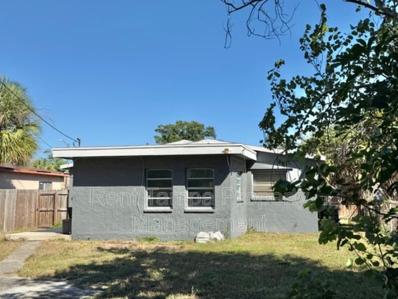 St. Petersburg House: 1635 40th Street South