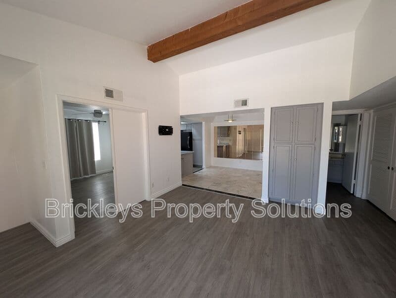 Tempe Condo: 1905 E University Dr