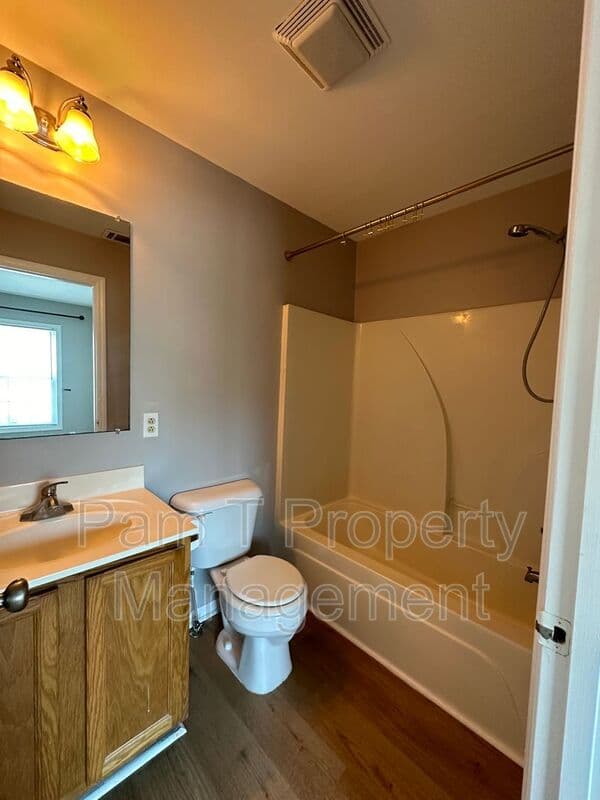 Savannah House: 1308 Dieter St