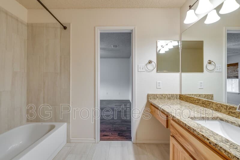 Little Elm House: 1561 Knottingham Drive