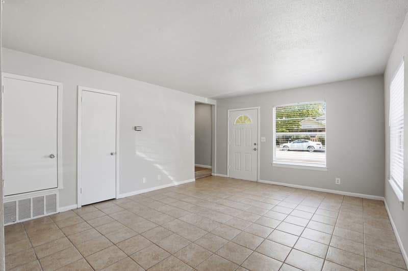 Fort Worth House: 3209 Rogers Avenue