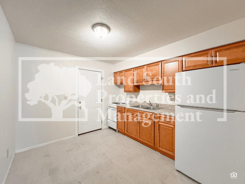 Lakeland House: 620 N. Lake Avenue
