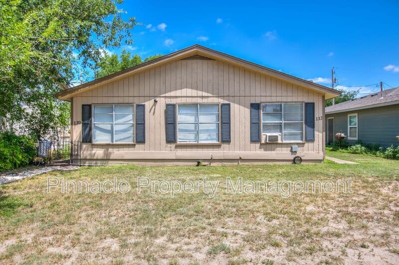 San Angelo House: 132 E 11th St