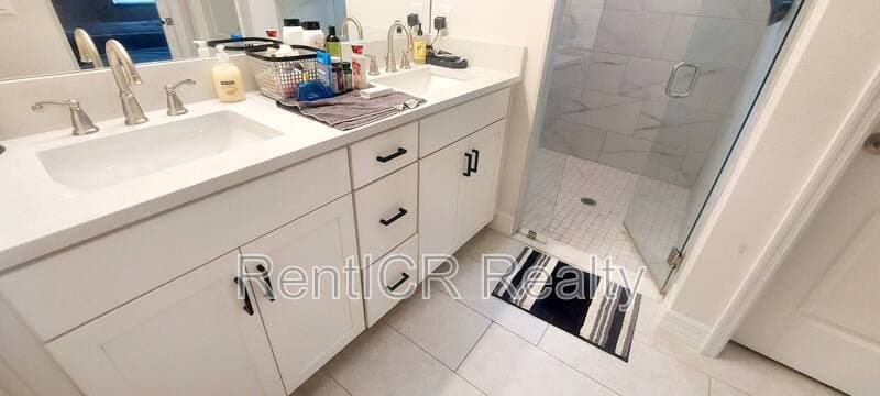 Lutz House: 353 Villa Corte Drive