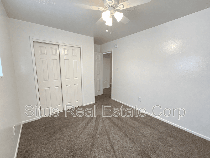 Lakewood House: 1330 Zephyr St.