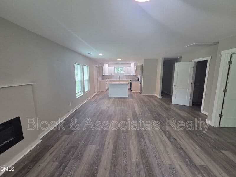 Wake Forest House: 523 E Nelson Ave