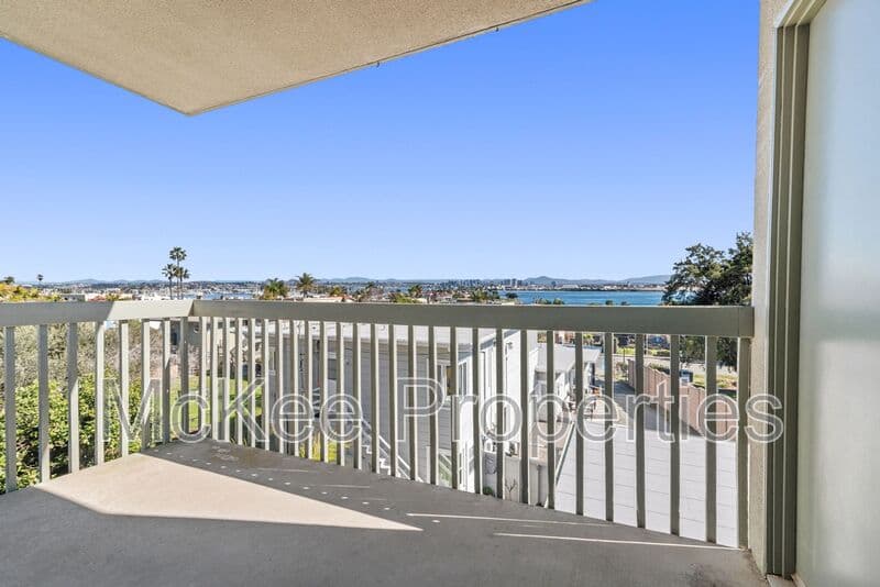 San Diego House: 307 San Elijo Street