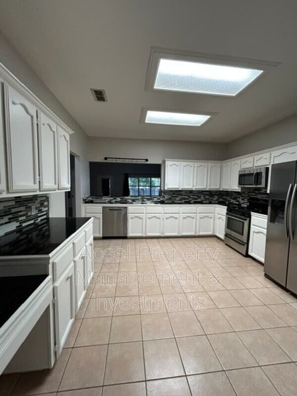 San Juan House: 214 W 17th St