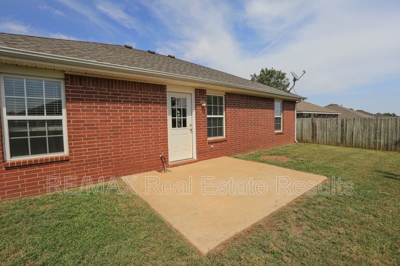 Centerton House: 1071 Evergreen St