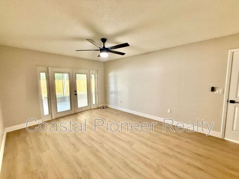 Tampa House: 8731 Huntfield St