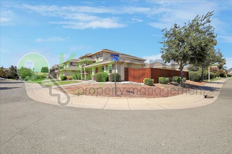 Lincoln House: 1740 Allenwood Circle