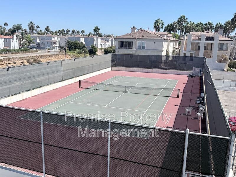 Oceanside Condo: 910 N Pacific Street