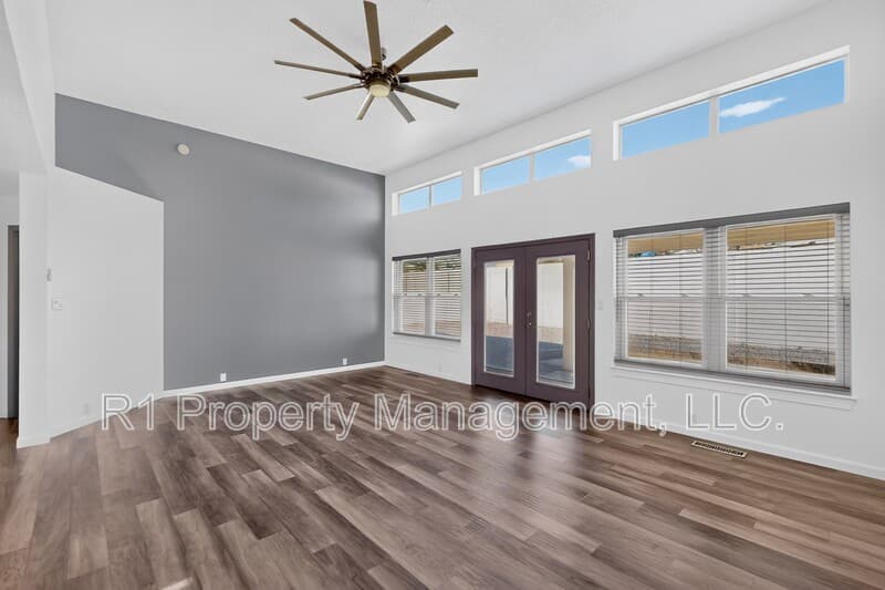 Rio Rancho House: 233 Nicklaus Drive Southeast
