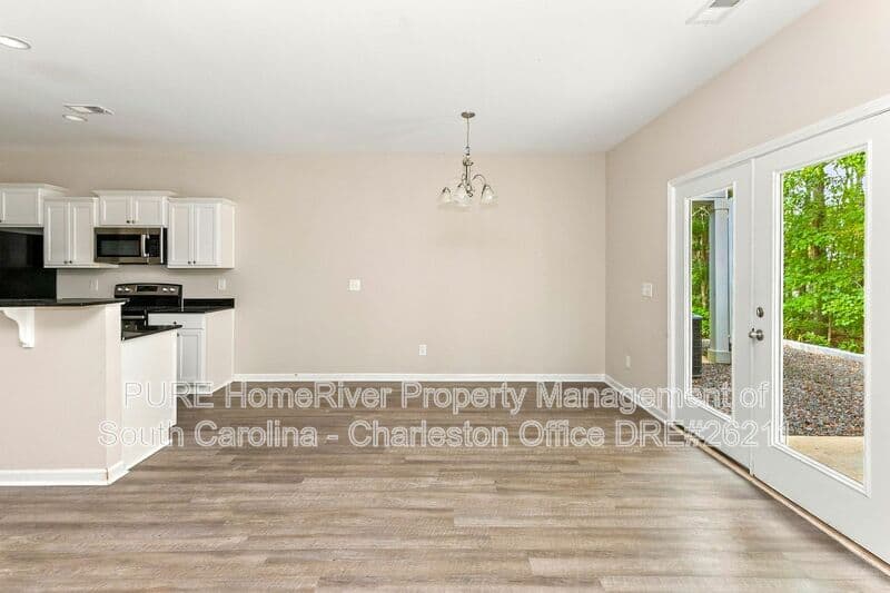 Goose Creek House: 160 Buchanan Cir