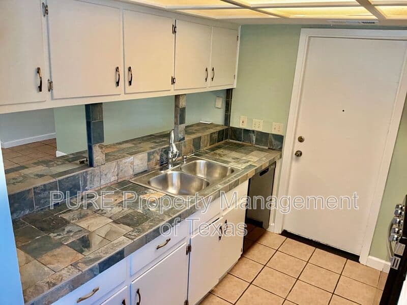 Georgetown House: 408 E Central