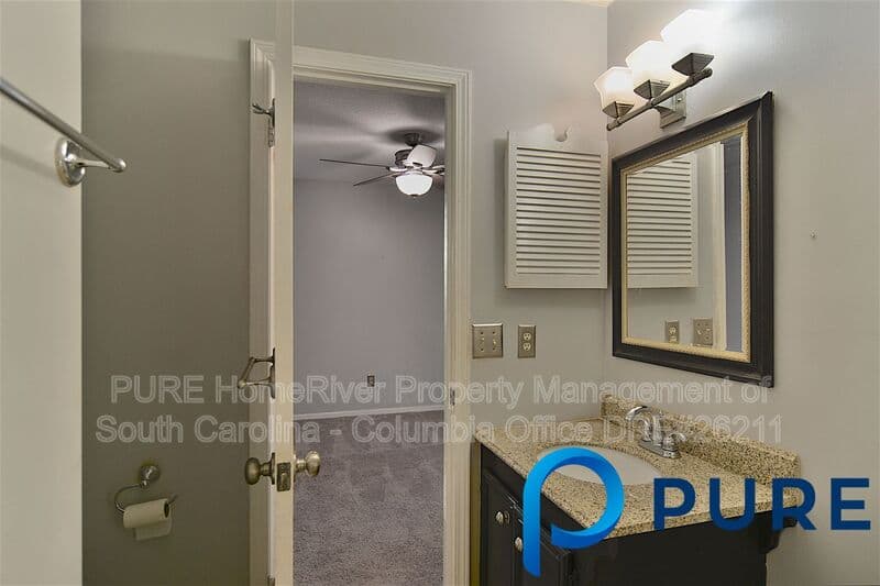 Columbia House: 17A Battery Walk Ct