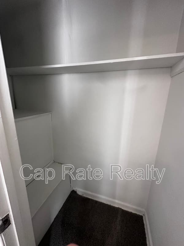 Columbus House: 2359 Mcguffey Rd