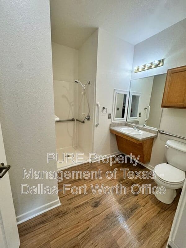 Grapevine Condo: 400 Glade Road