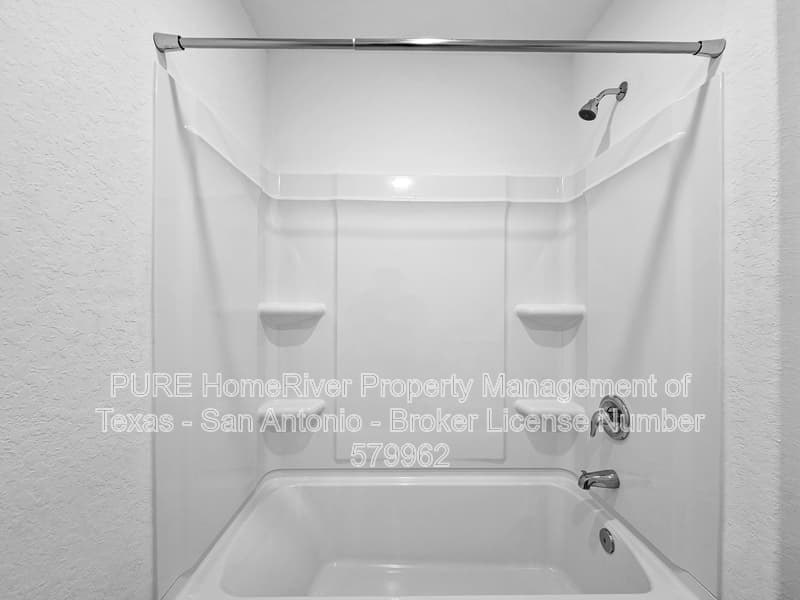 New Braunfels House: 2442 Broken Arrow
