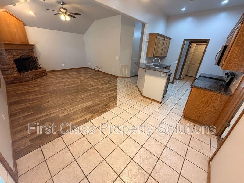 Yukon House: 12306 SW 13th St