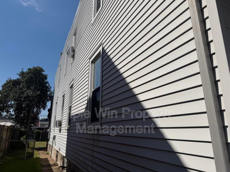 St. Louis House: 5246 Blow St