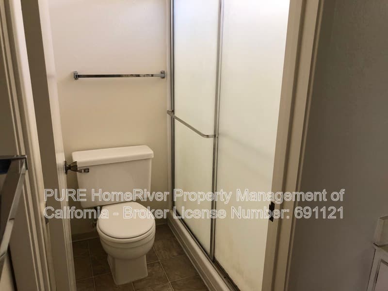 Sacramento House: 1510 Woodridge Oak Way