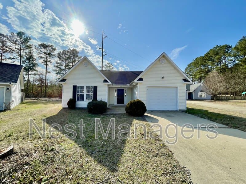 Fayetteville House: 804 Nighthawk Place