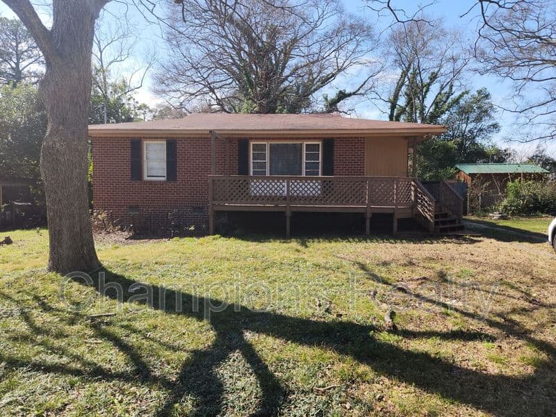 Columbus House: 5415 Eugenia Ave