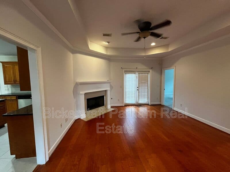 Columbus House: 7013 Imperial Way