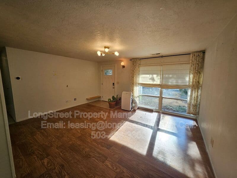 Portland House: 622 SE 137th Ave